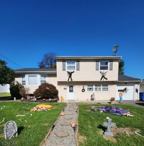 20 Denman Dr, Woodbridge Twp, NJ 08863