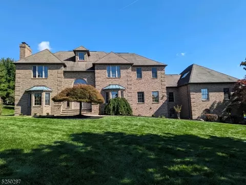 14 White Tail Way, Clinton Twp, NJ 08801
