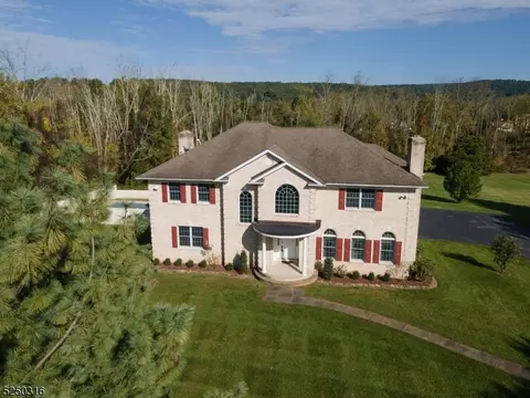16 Bissell Rd, Lebanon, NJ 08833