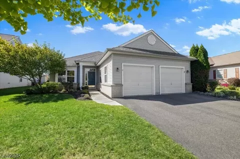3 Medici Dr, Franklin Twp, NJ 08873