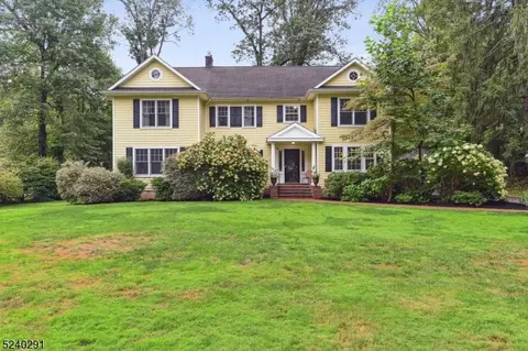 21 Llewellyn Rd, Summit, NJ 07901