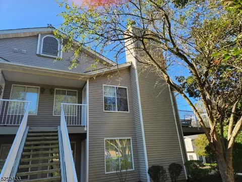 2 Pine Ct, Bedminster, NJ 07921