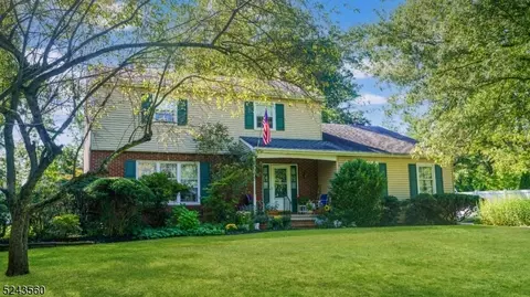 32 Morningside Ct, Pennington, NJ 08534