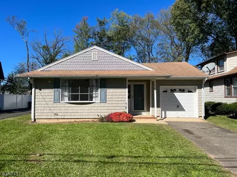 131 Runyon Ave, Middlesex, NJ 08846