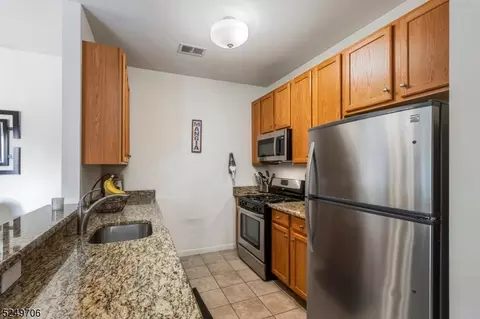 119 Elizabeth St #424, South Bound Brook, NJ 08880