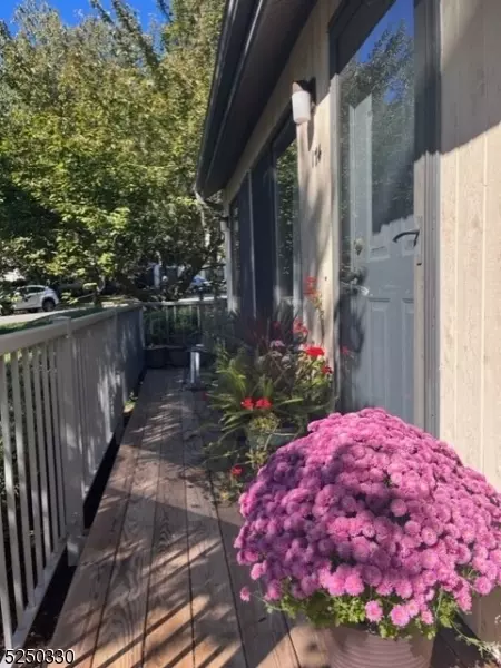 174 Locust Ln #174, Basking Ridge, NJ 07920