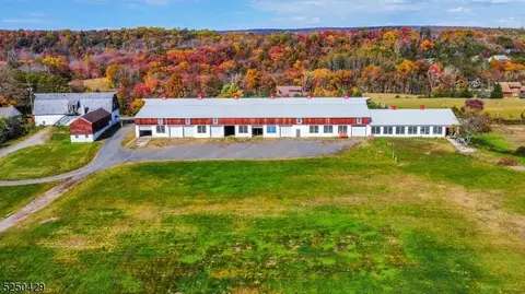 68 Maple Ln, Hardwick Twp, NJ 07825