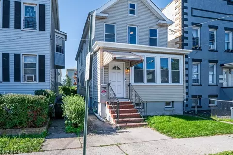 652 Court St, Elizabeth City, NJ 07206