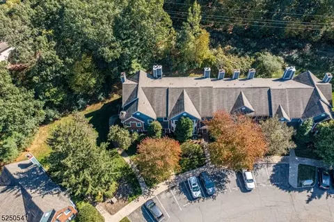 97 Laurelwood Ct, Rockaway, NJ 07866
