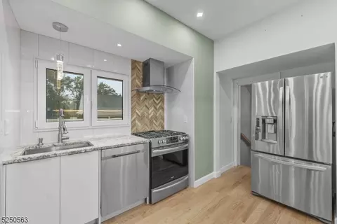 18 Chatham Pl, Linden, NJ 07036