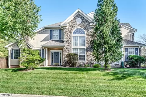 35 Ebersohl Cir, Whitehouse Station, NJ 08889