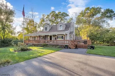 9 Black Oak Dr, Vernon, NJ 07462