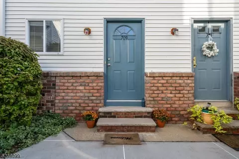 709 Reed Ct, Flemington, NJ 08822