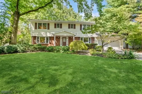 10 Bennington Ct, East Brunswick, NJ 08816