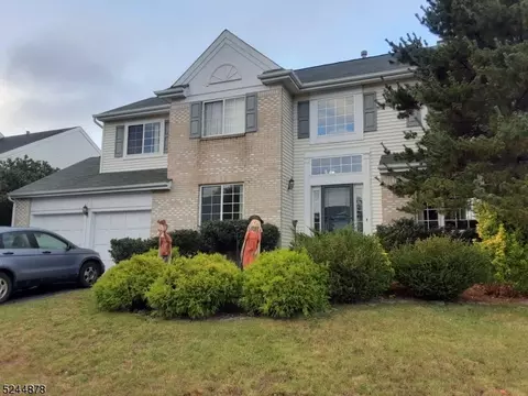 2 Whispering Pine Way, Jefferson, NJ 07438