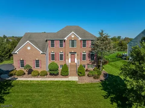 10 Providence Dr, Flemington, NJ 08822