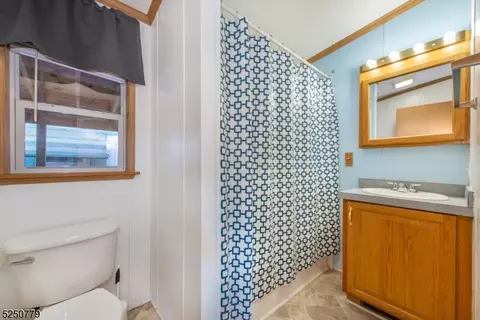 52 Ambassador Dr, Wayne, NJ 07470 photo 22