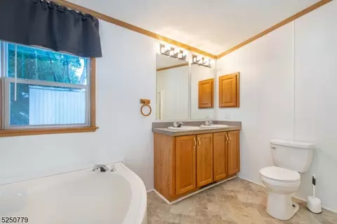 52 Ambassador Dr, Wayne, NJ 07470 photo 16