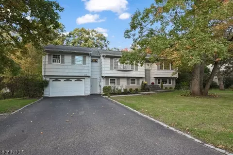 81 Mountain Cir N, West Milford, NJ 07480