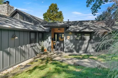 340 W Shore Trl, Sparta, NJ 07871