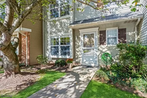 359 Aldeburgh Ave, Somerset, NJ 08873