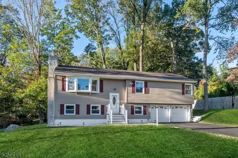 18 Lloyd Ave, Stanhope, NJ 07874