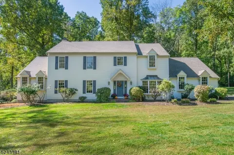 16 Ranney Rd, Washington Twp, NJ 07853