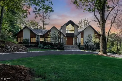 15 Brayton Rd, Livingston, NJ 07039