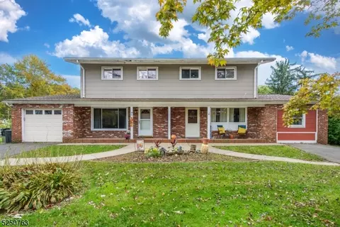 2 Oak Rd, Jefferson, NJ 07849