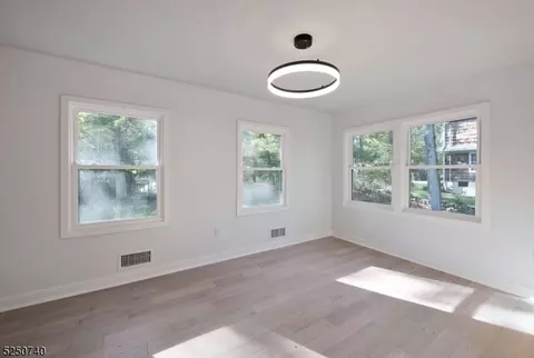 560 Indian Rd, Wayne, NJ 07470 photo 10