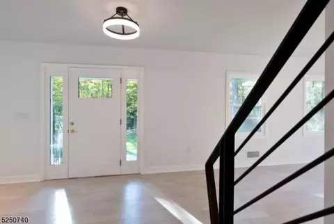 560 Indian Rd, Wayne, NJ 07470 photo 3
