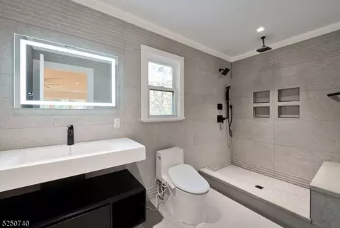 560 Indian Rd, Wayne, NJ 07470 photo 20