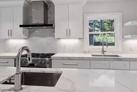 560 Indian Rd, Wayne, NJ 07470 photo 12