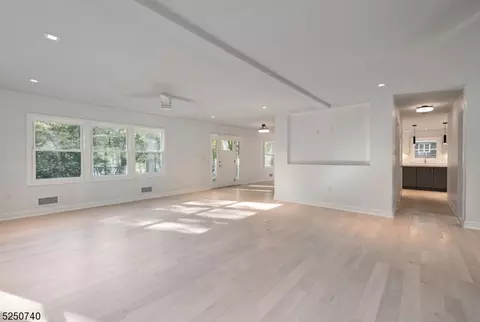 560 Indian Rd, Wayne, NJ 07470 photo 7