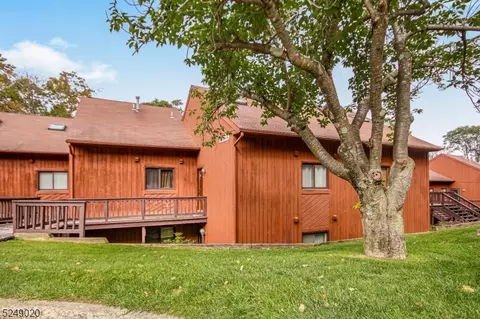 5 Powderhorn Ct, Vernon, NJ 07462