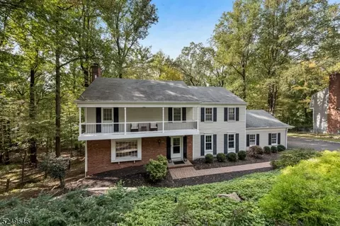 19 Dale Dr, Morristown, NJ 07960