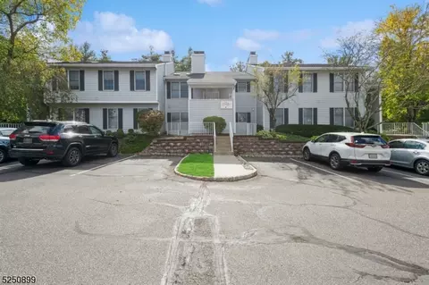 409 Ferncrest Ct, Three Bridges, NJ 08887