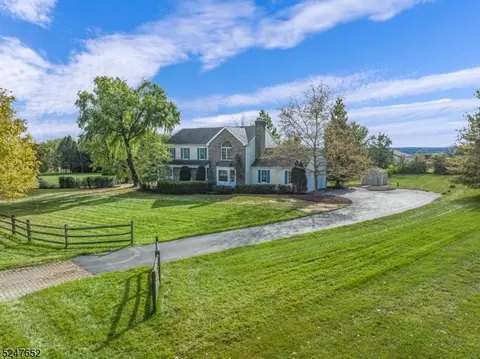 22 Farmhouse Rd, Milford, NJ 08848