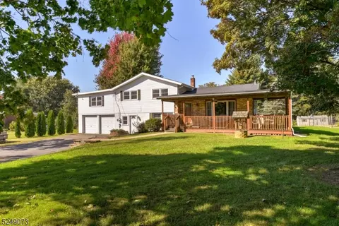703 Warren Glen Rd, Bloomsbury, NJ 08804