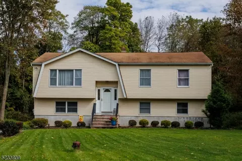 7 Mango Dr, Sussex, NJ 07461