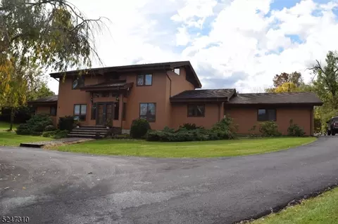 16 Brookside Ln, Green Twp, NJ 07821