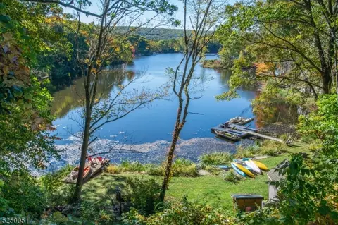 63 Hopi Trl, Oak Ridge, NJ 07438
