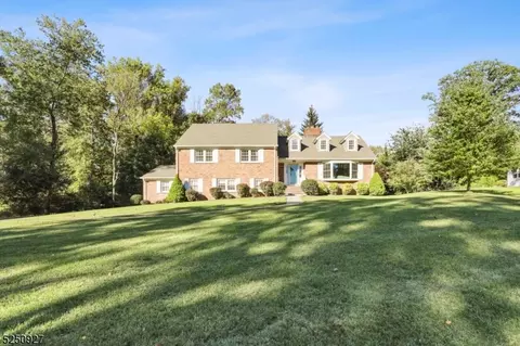 25 Fairfield Dr, Morristown, NJ 07960