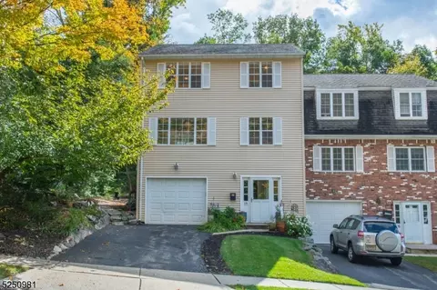 18 Sandra Ln, Bloomingdale, NJ 07403