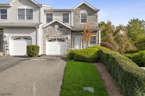 167 Springhill Dr, Morris Plains, NJ 07950