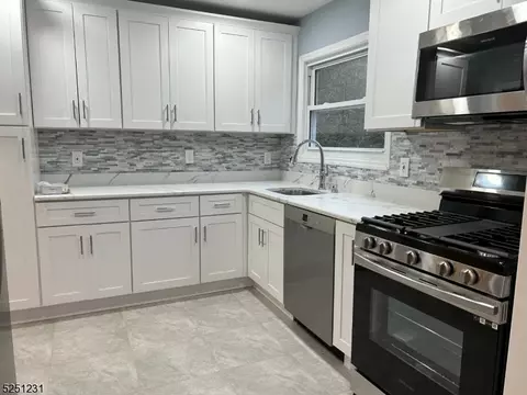 70 Mitchell Ave, Piscataway, NJ 08854