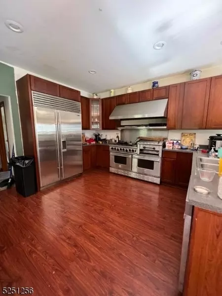 12 Crescent Dr, Belvidere, NJ 07823