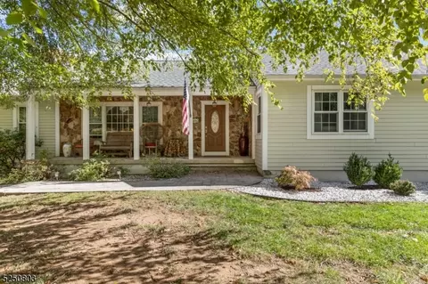 39 E Fox Chase Rd, Chester Twp, NJ 07930