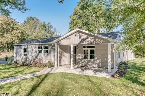 6 Reasoner Ln, Flemington, NJ 08822