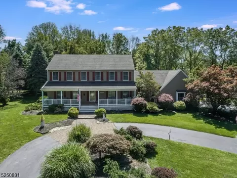 13 Woodfield Rd, Green Twp, NJ 07821